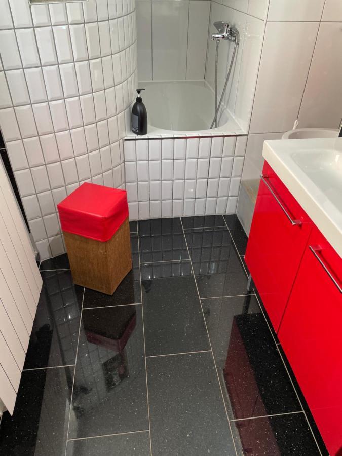 Simple Room In Luxembourg City Exteriör bild