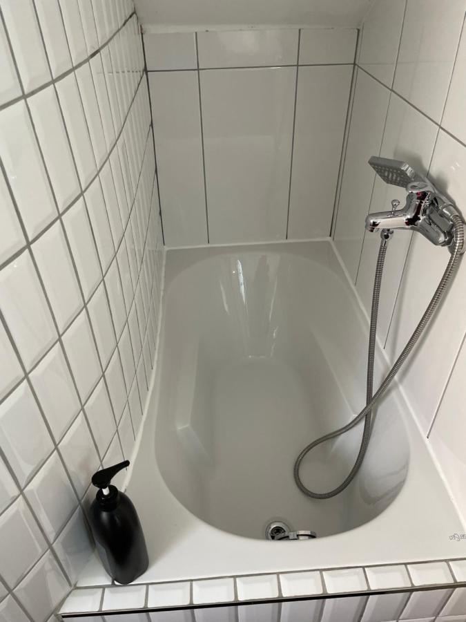 Simple Room In Luxembourg City Exteriör bild