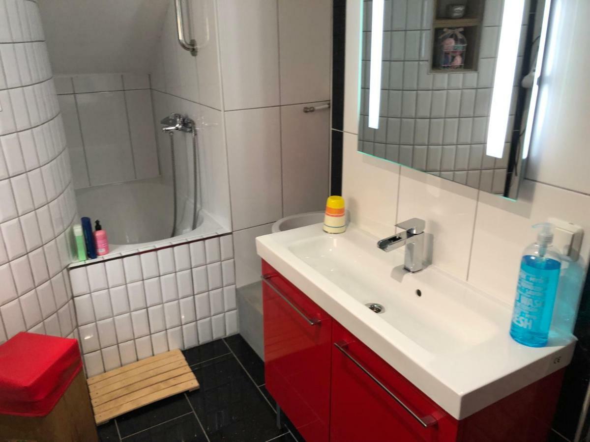 Simple Room In Luxembourg City Exteriör bild