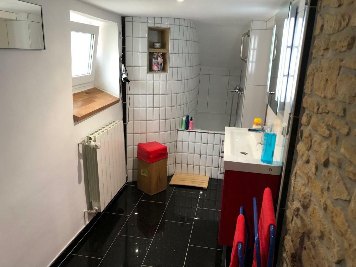 Simple Room In Luxembourg City Exteriör bild
